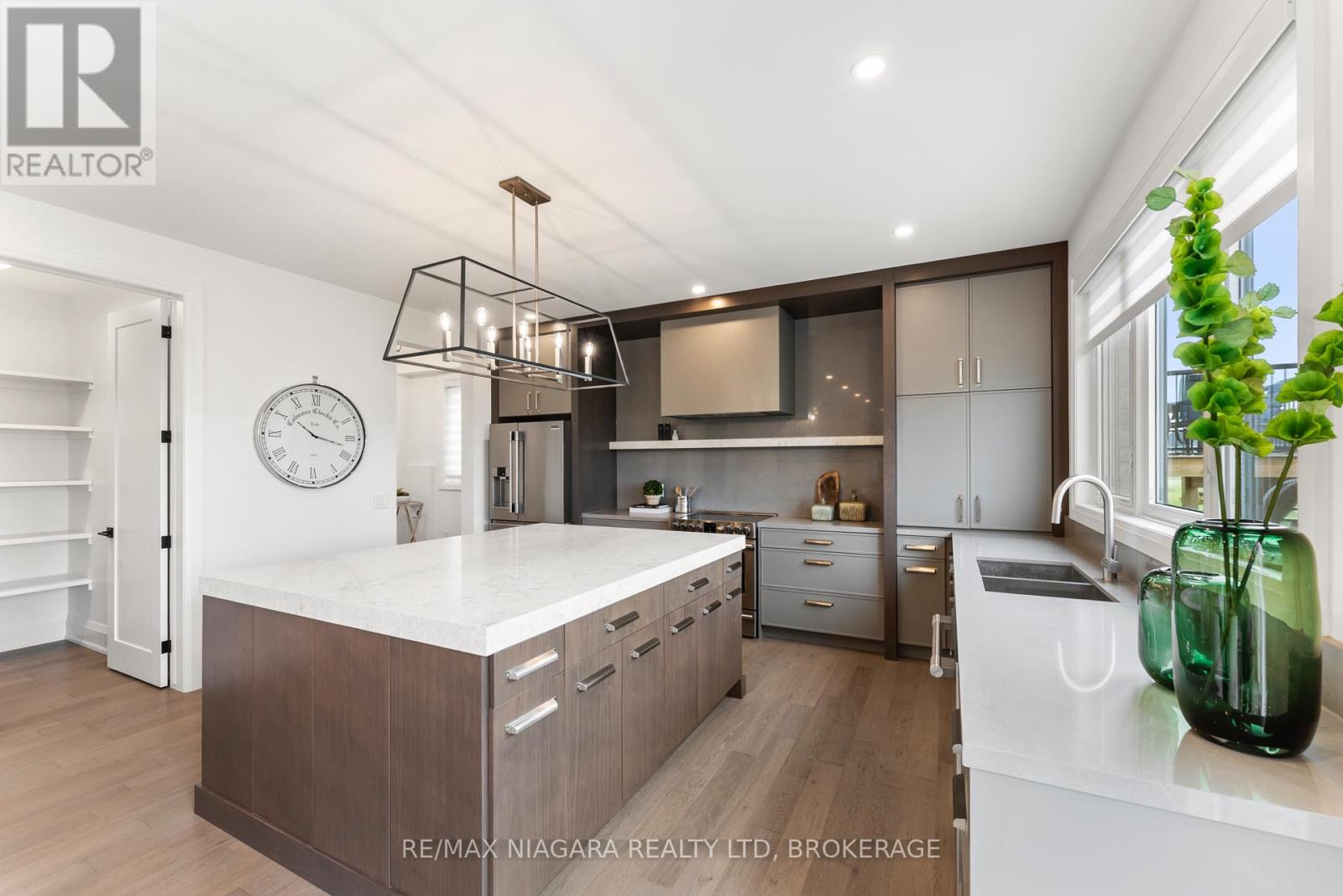2864 ARROWSMITH COURT S - 24