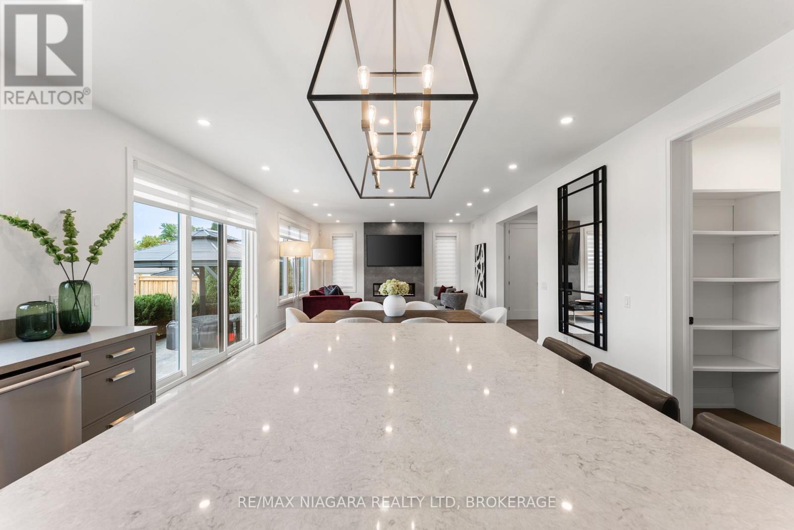 2864 ARROWSMITH COURT S - 27