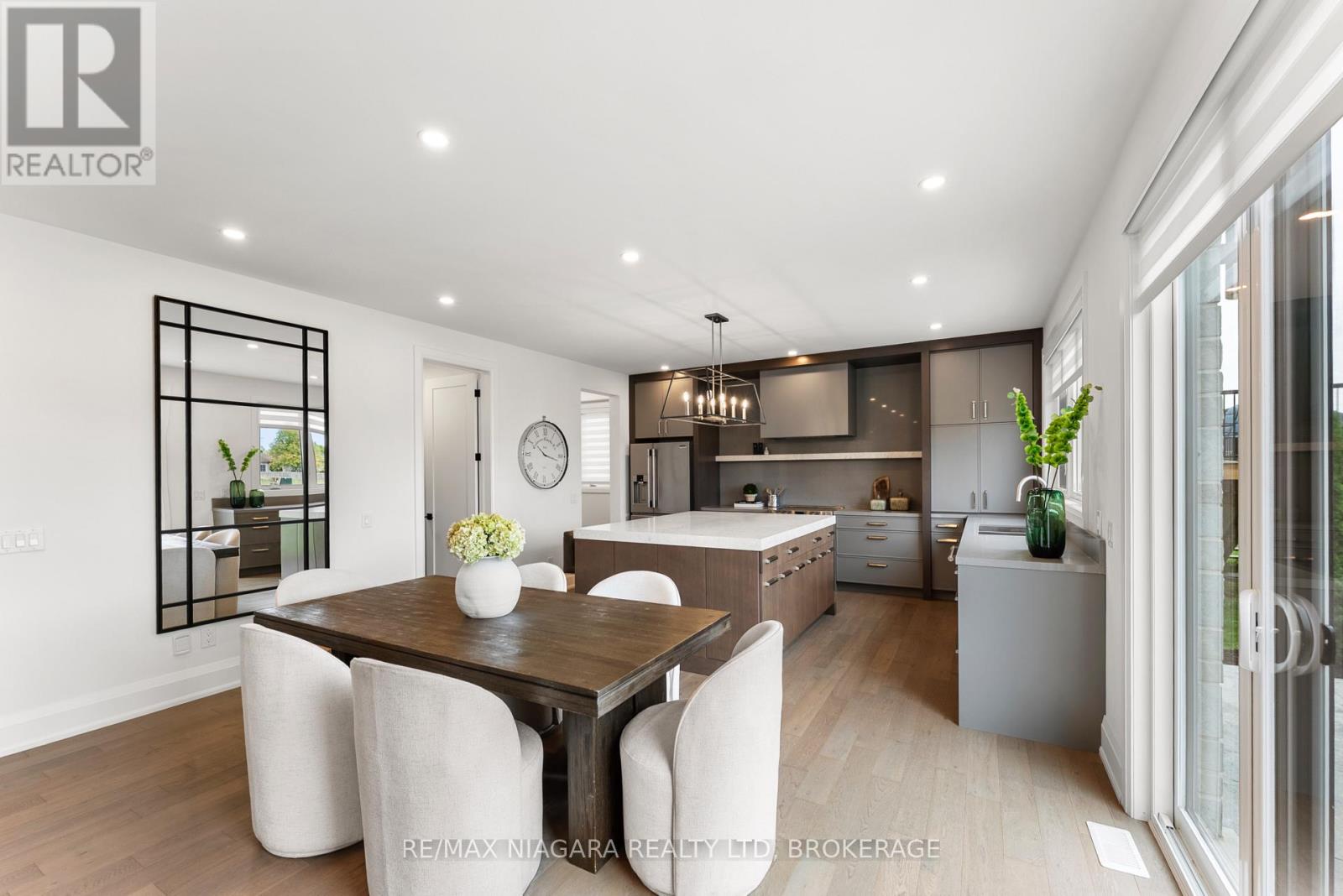 2864 ARROWSMITH COURT S - 32