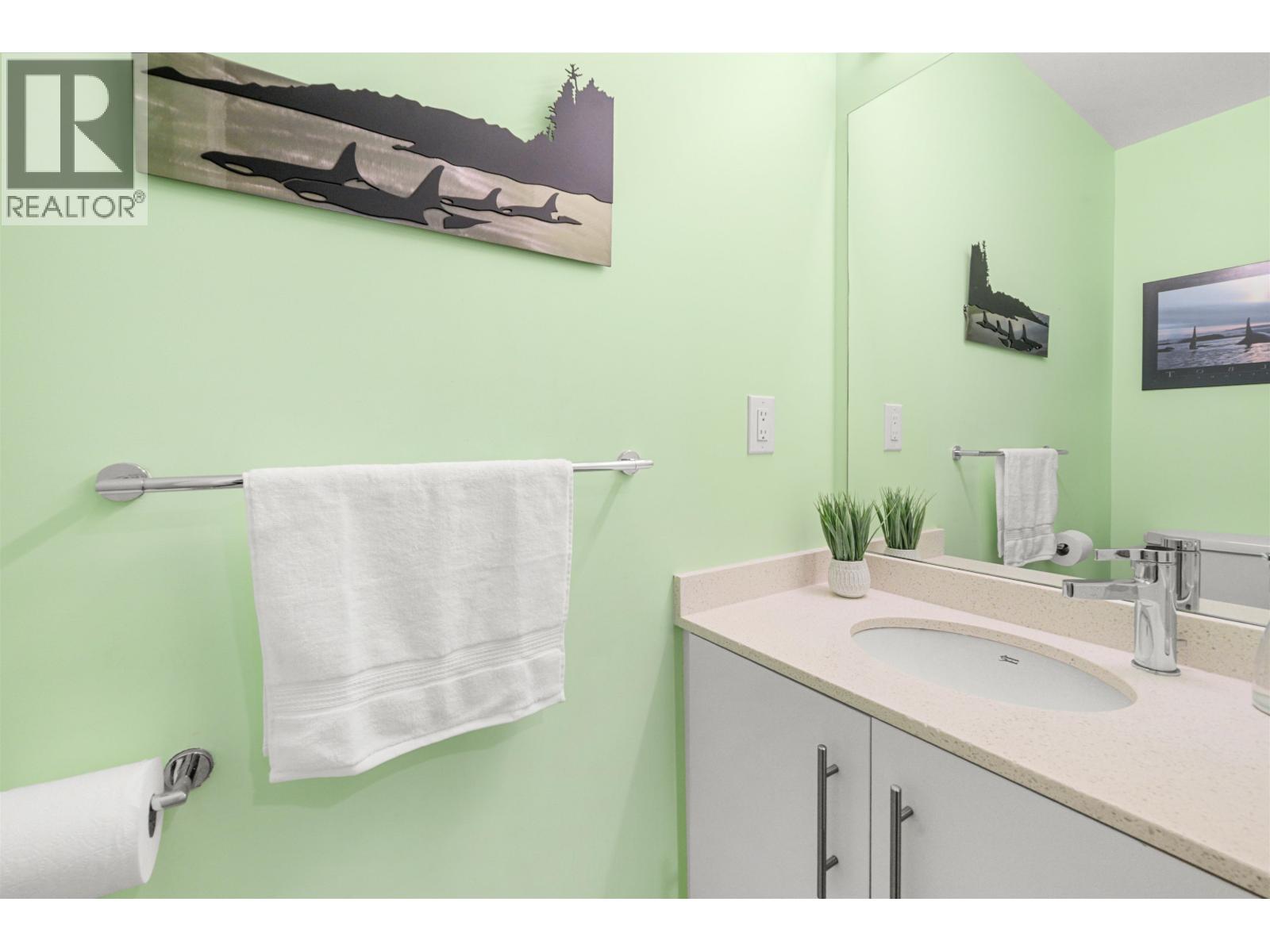 TH5 2137 CHESTERFIELD AVENUE, North Vancouver