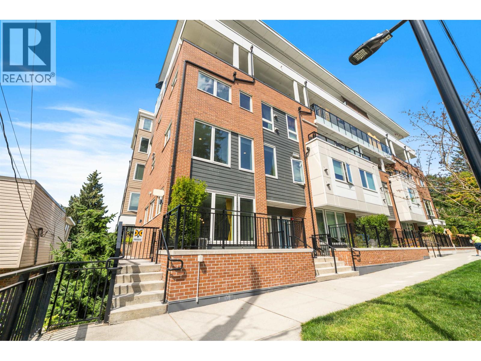 TH5 2137 CHESTERFIELD AVENUE, North Vancouver