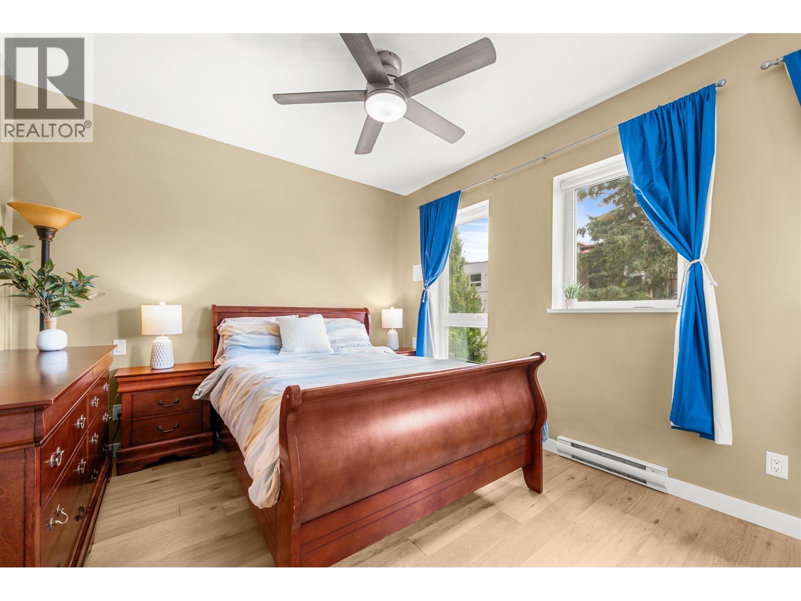TH5 2137 CHESTERFIELD AVENUE, North Vancouver