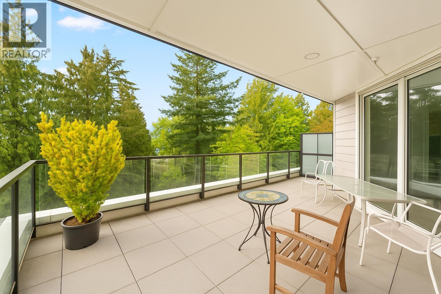 TH5 2137 CHESTERFIELD AVENUE, North Vancouver