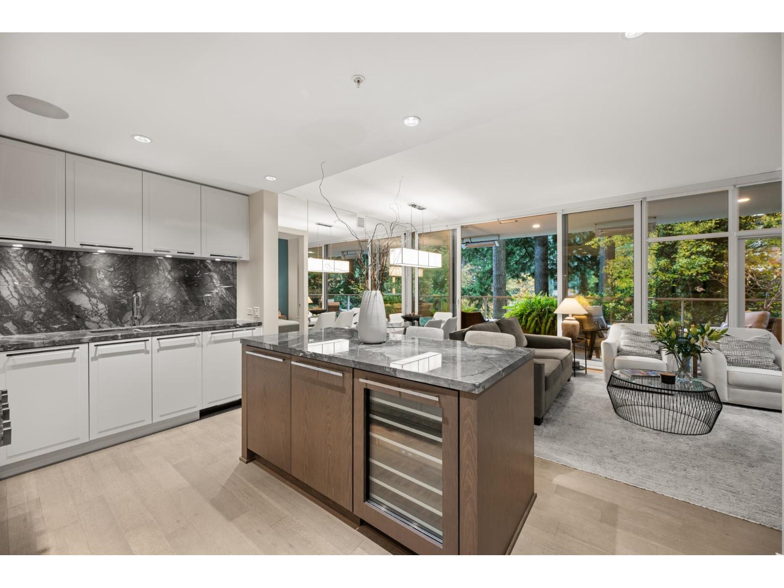 206 1501 VIDAL STREET, White Rock