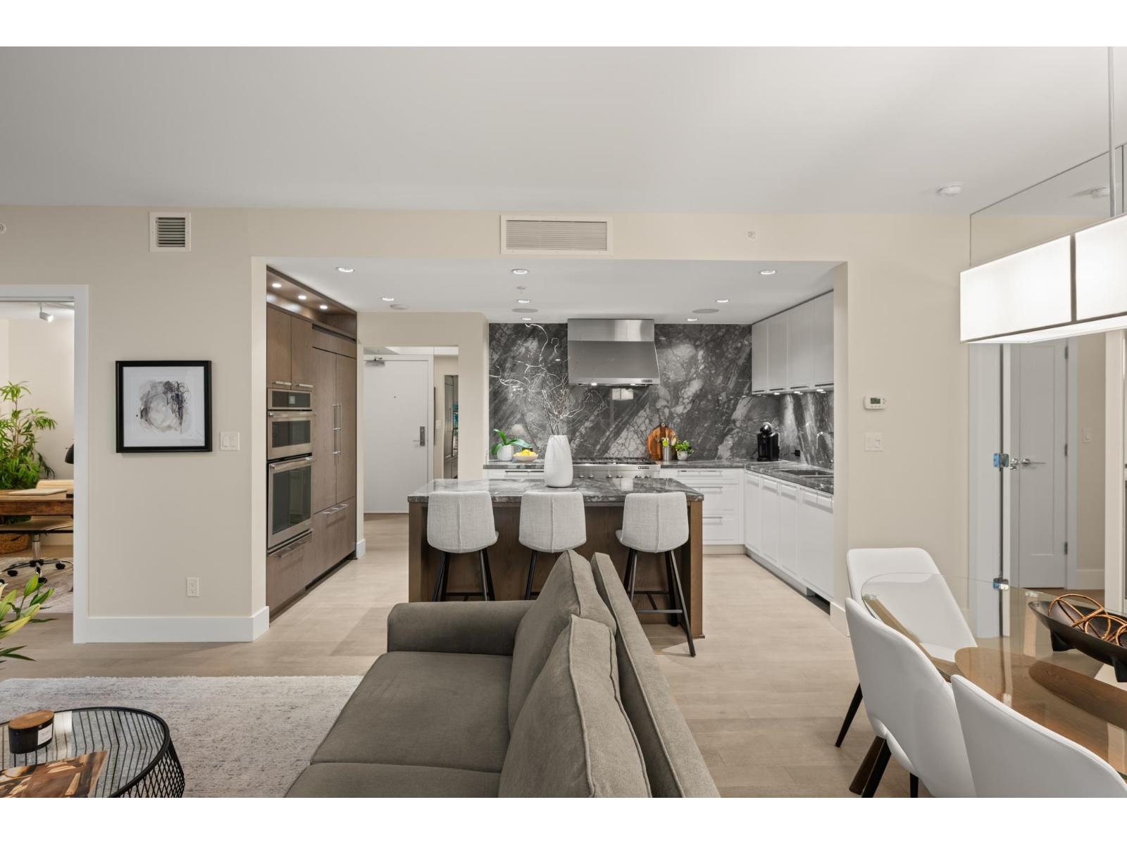 206 1501 VIDAL STREET, White Rock