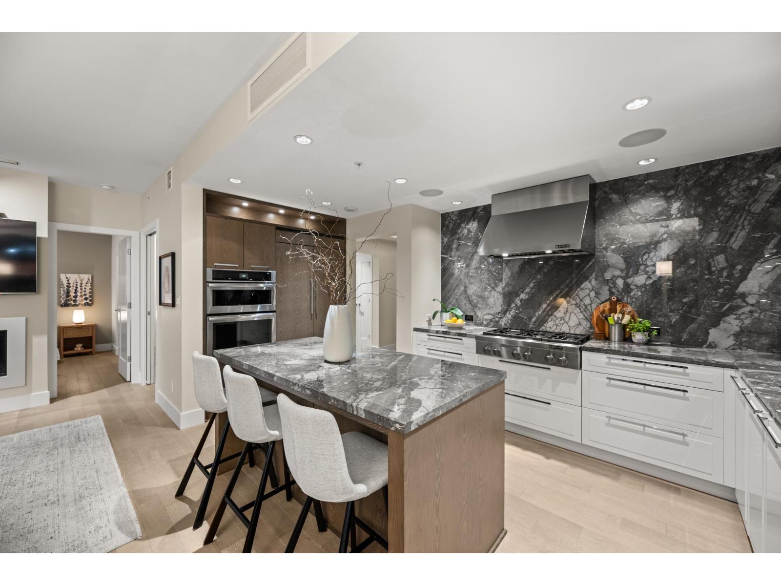 206 1501 VIDAL STREET, White Rock