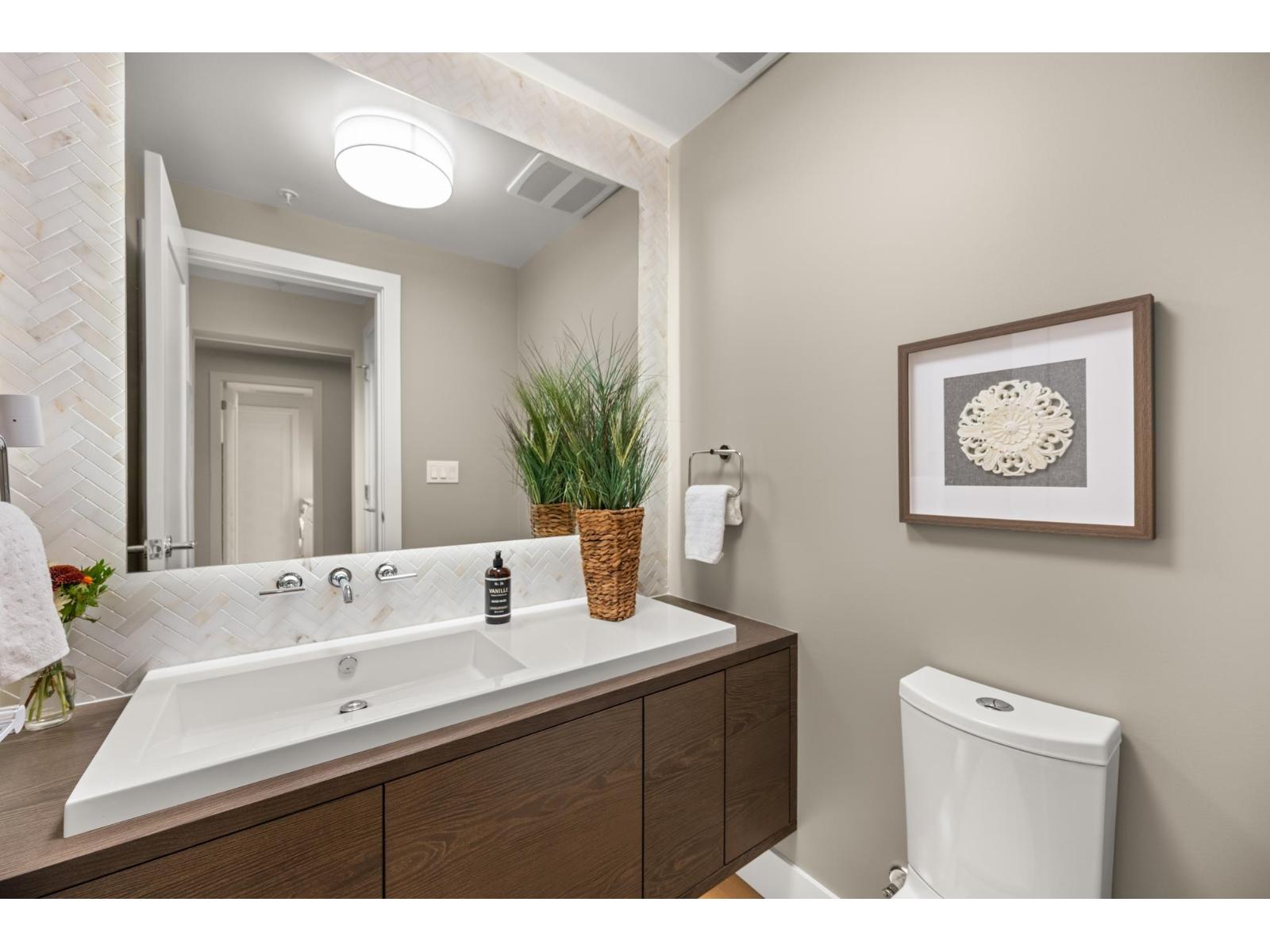 206 1501 VIDAL STREET, White Rock