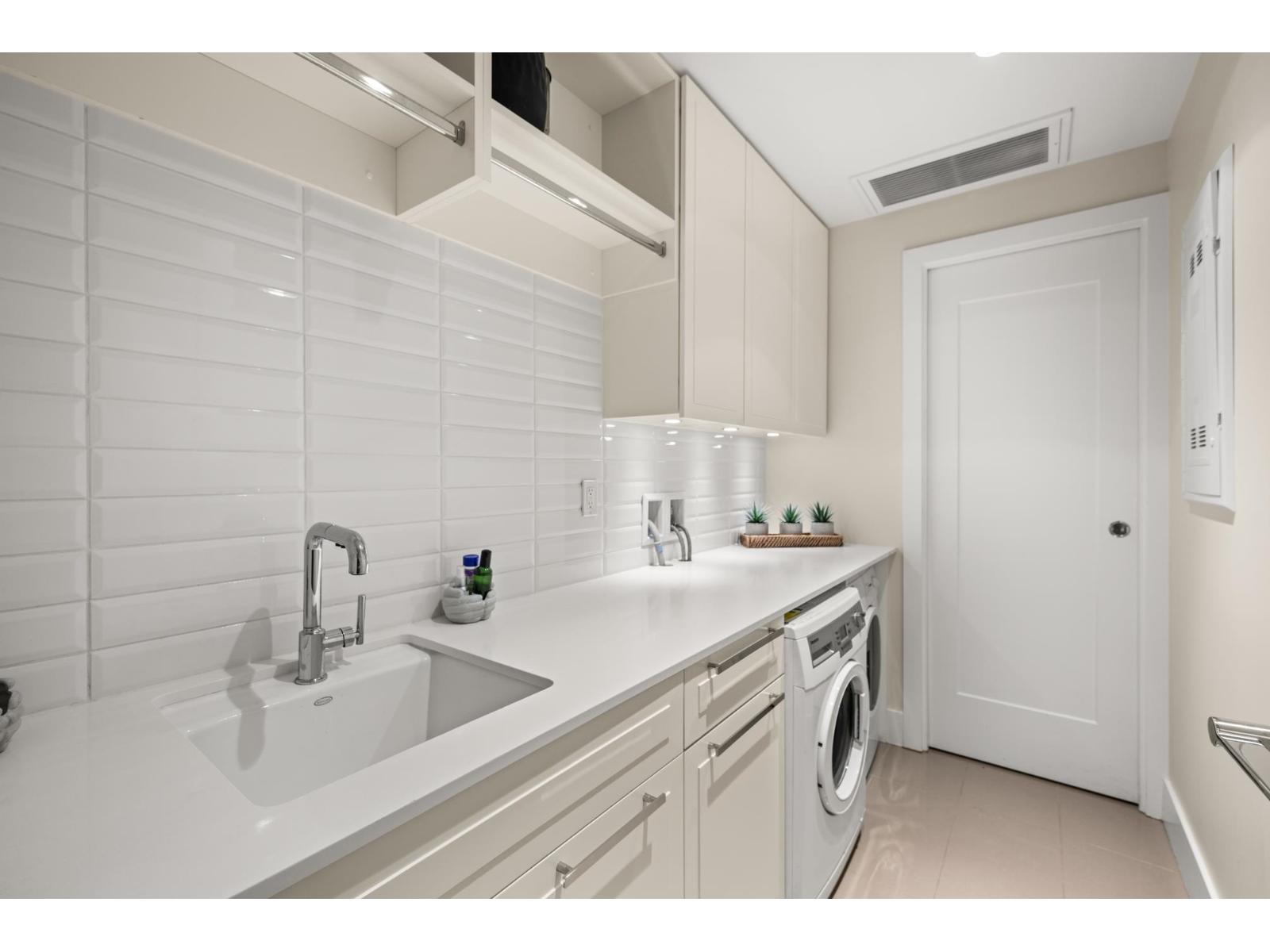 206 1501 VIDAL STREET, White Rock