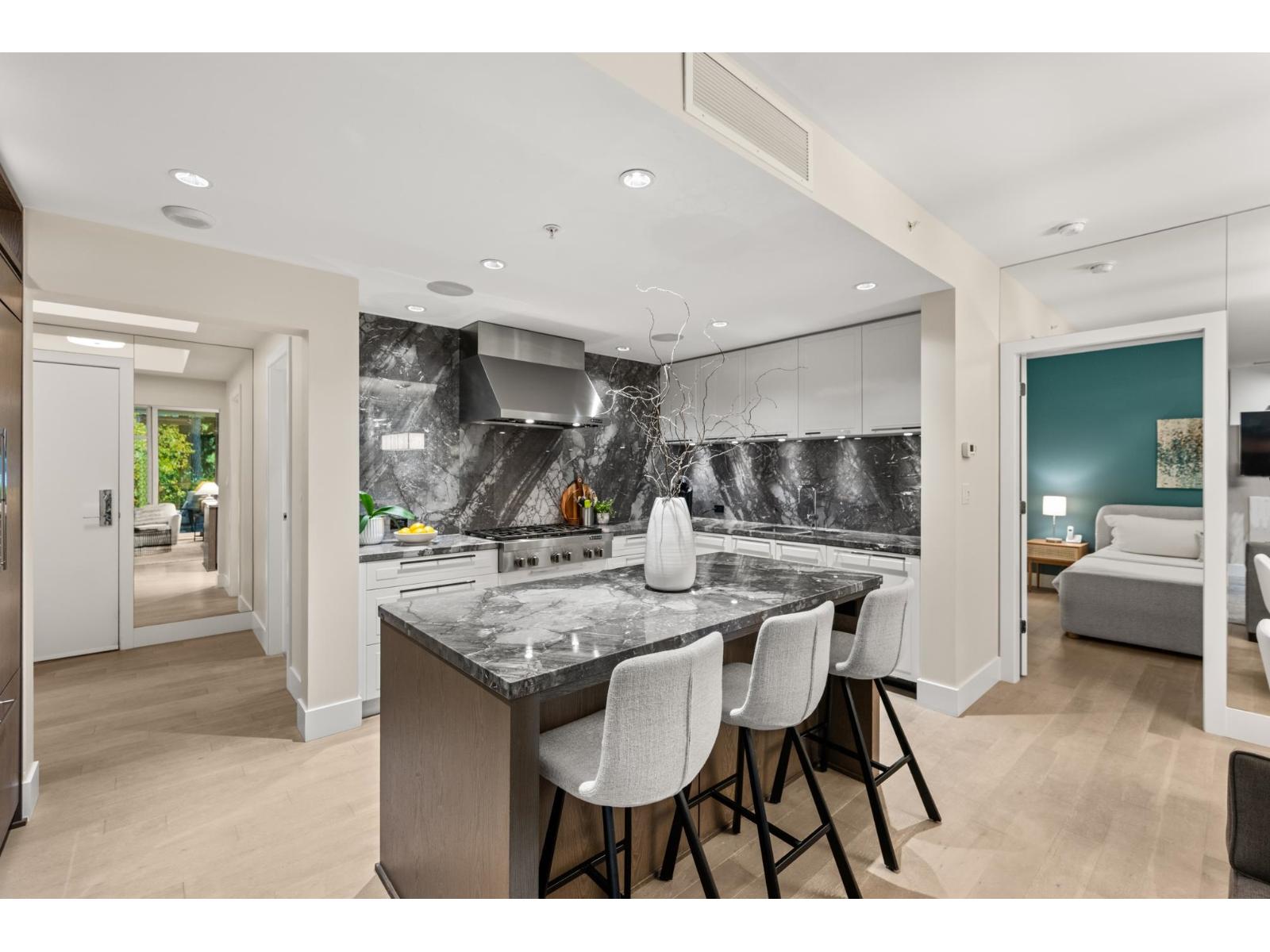 206 1501 VIDAL STREET, White Rock