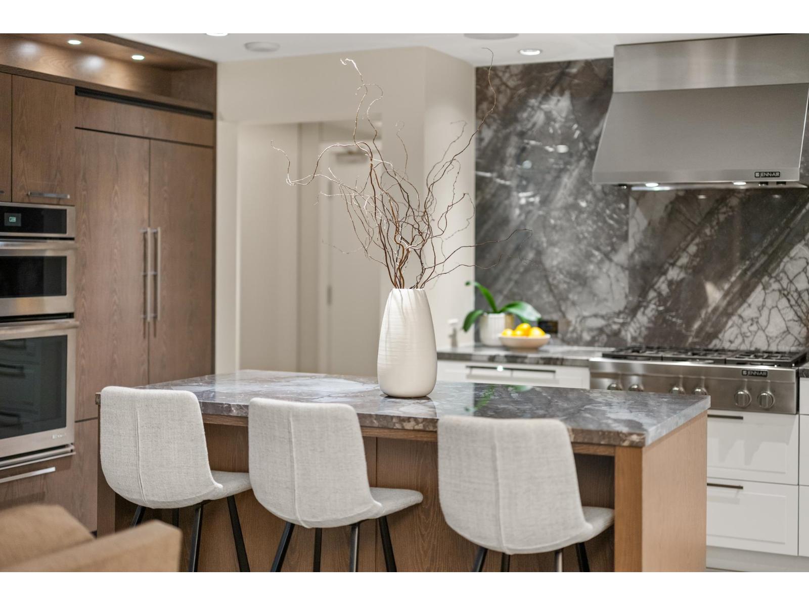 206 1501 VIDAL STREET, White Rock