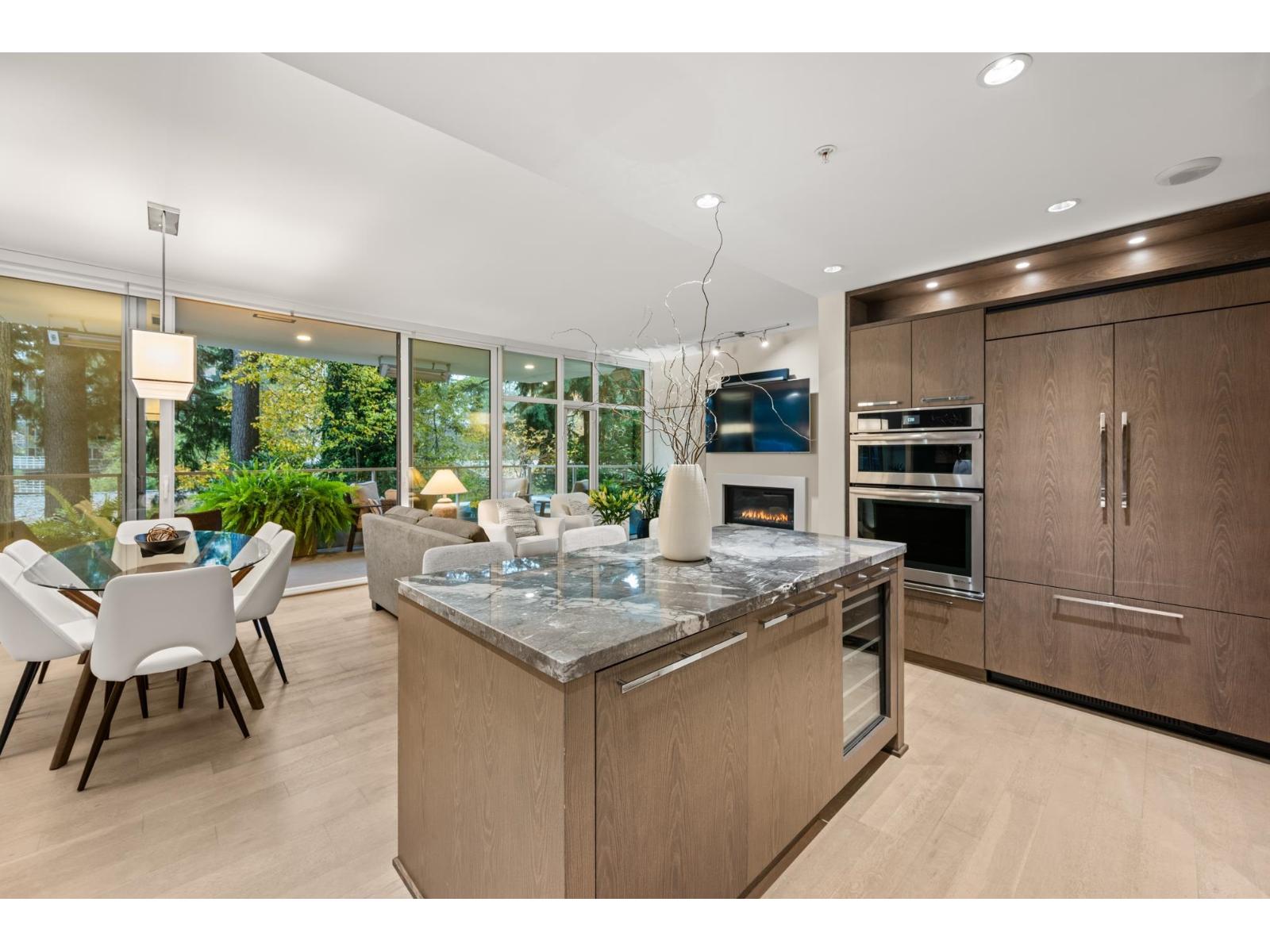 206 1501 VIDAL STREET, White Rock