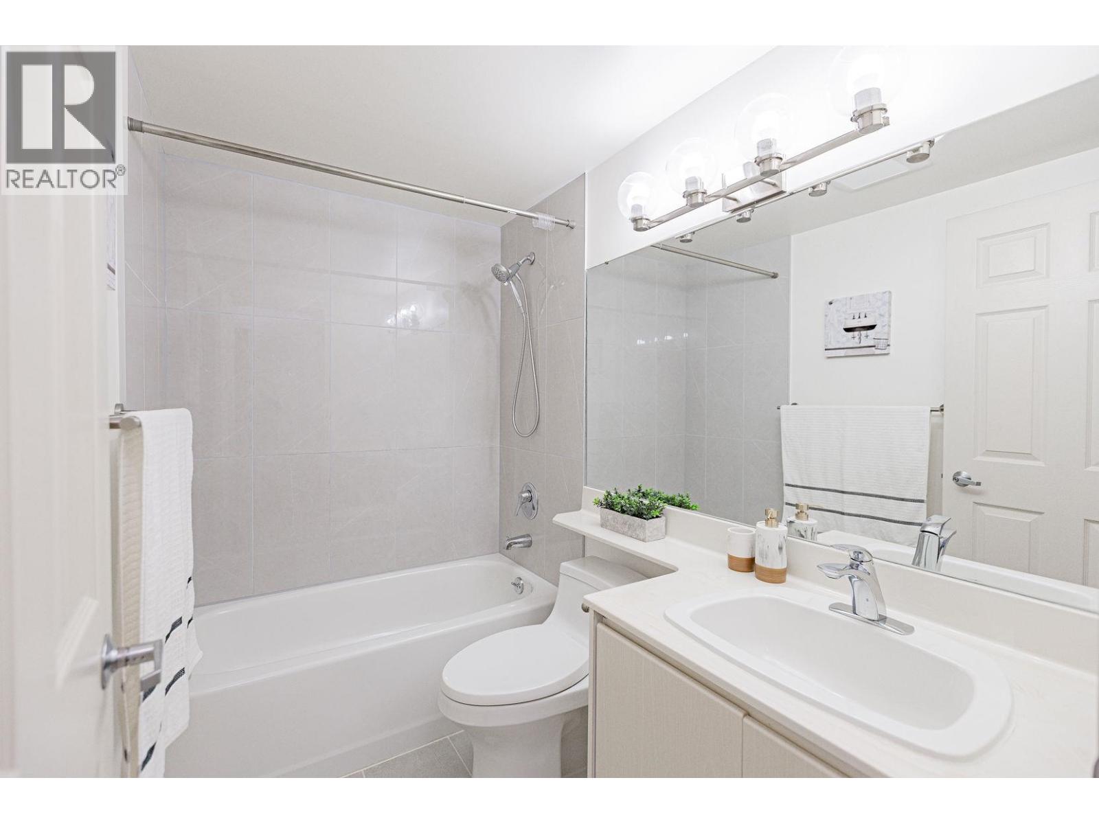 #1206-8246 LANSDOWNE Road, Richmond