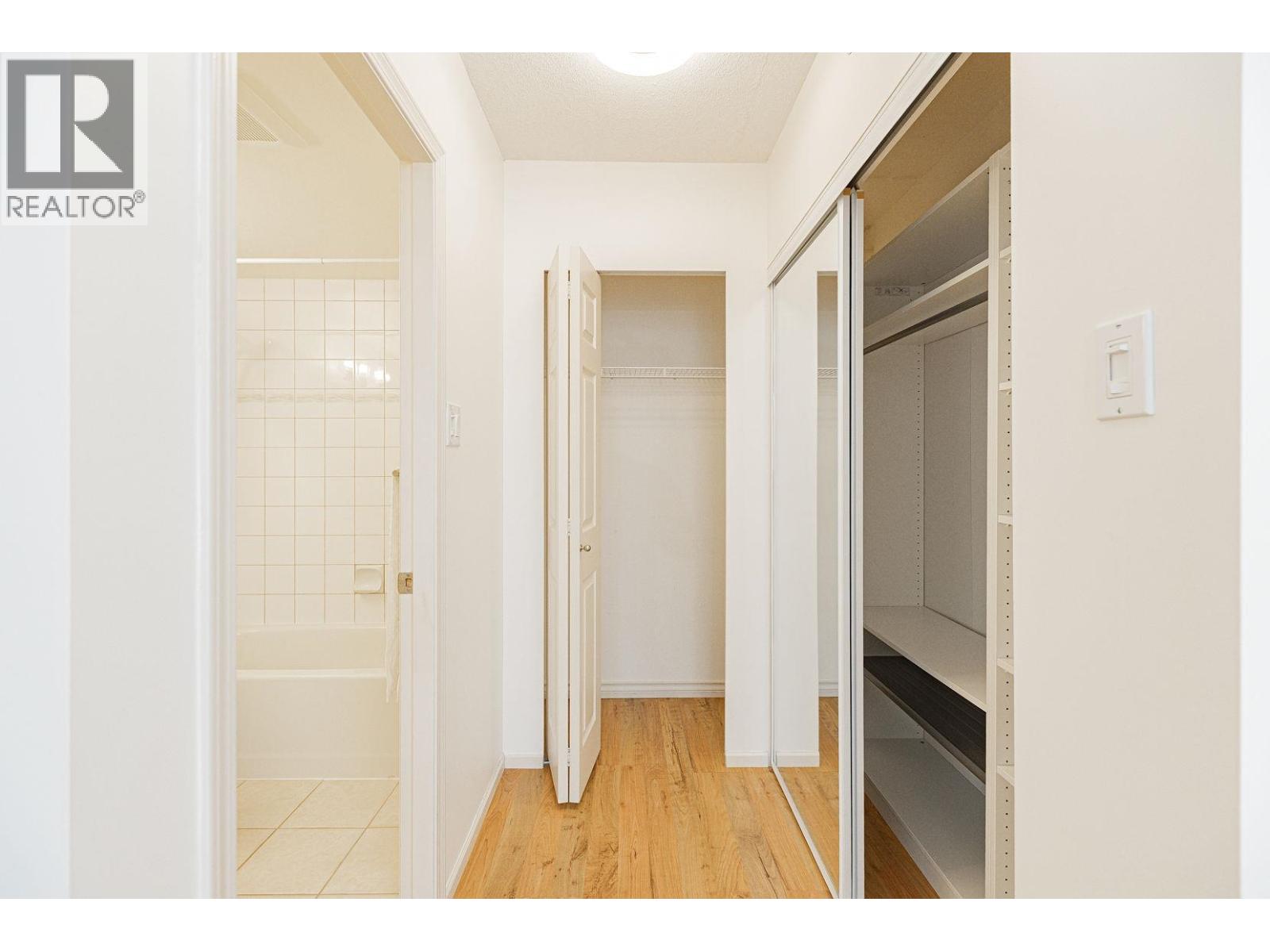 #1206-8246 LANSDOWNE Road, Richmond