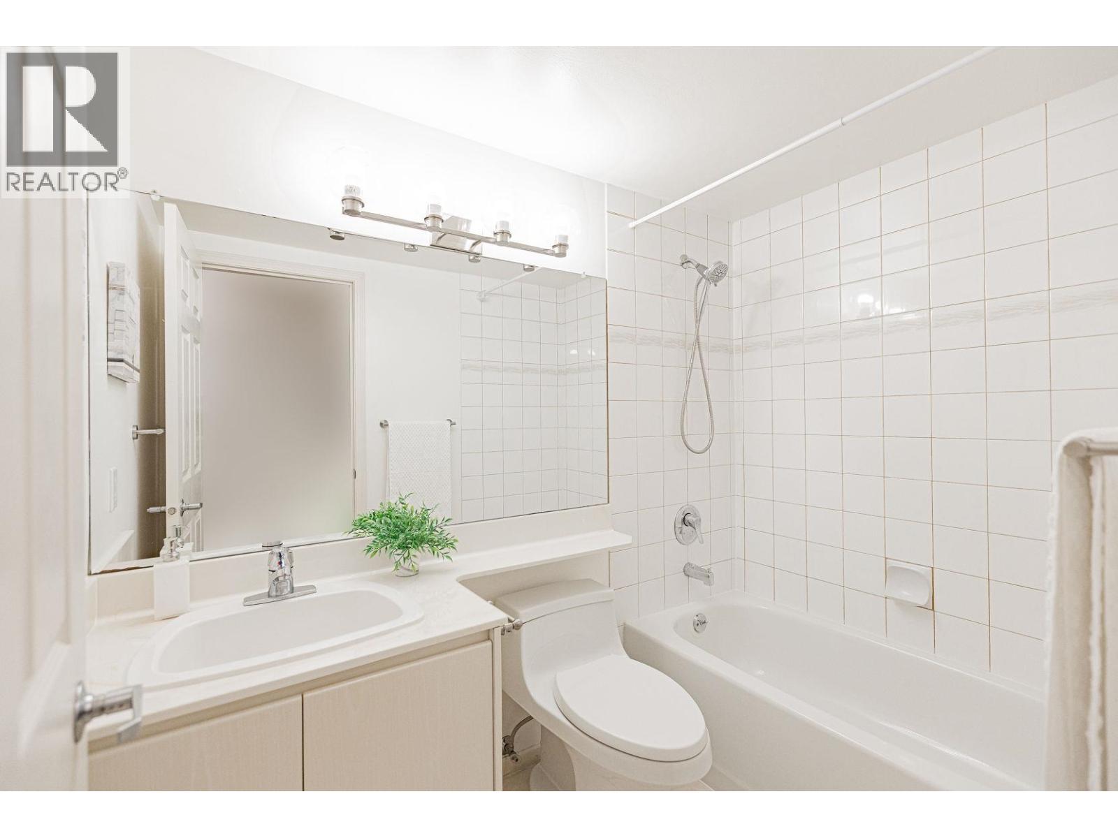 #1206-8246 LANSDOWNE Road, Richmond