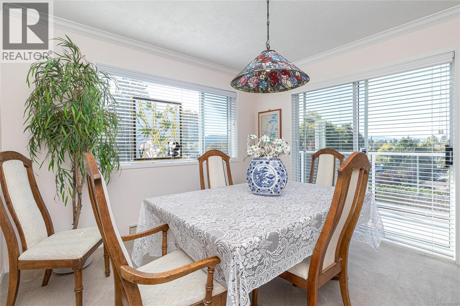 401 2354 Brethour Avenue, Sidney