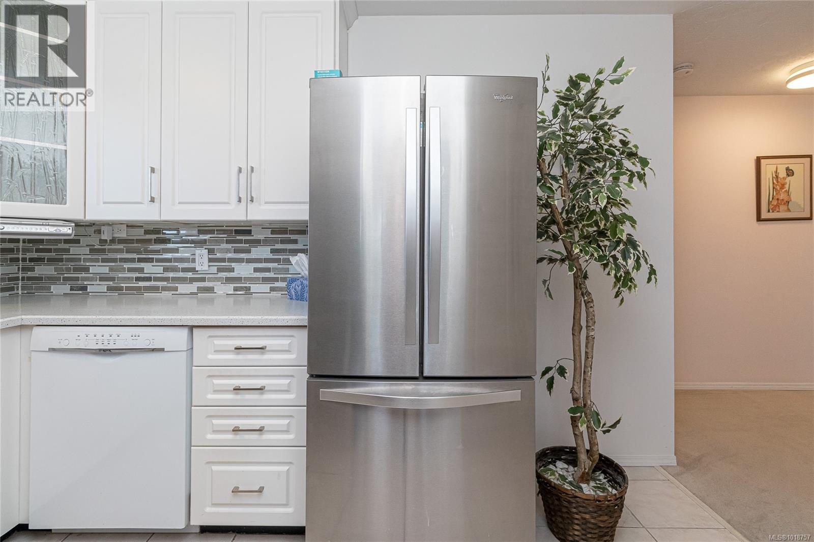 401 2354 Brethour Avenue, Sidney