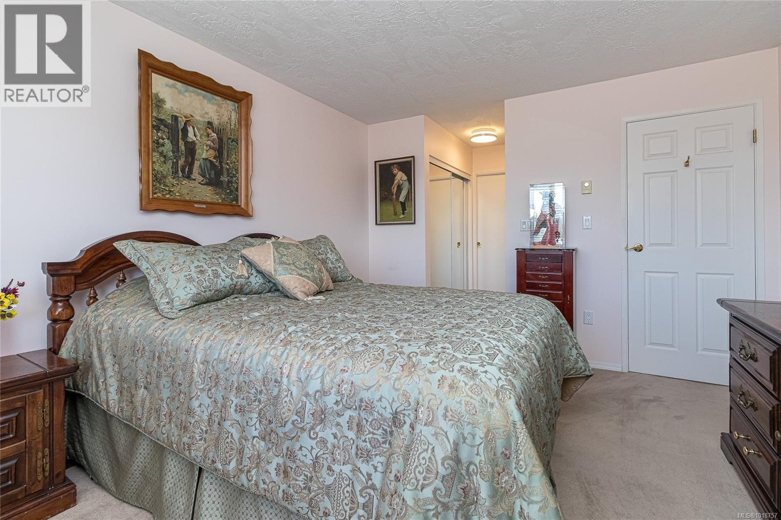 401 2354 Brethour Avenue, Sidney