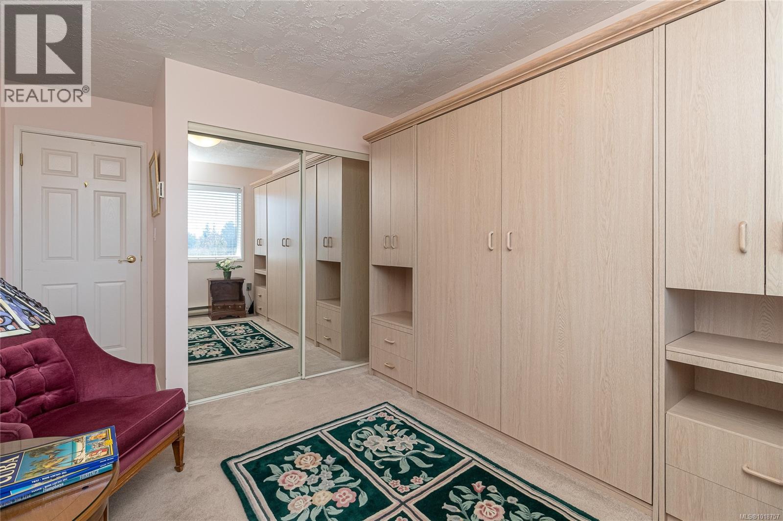 401 2354 Brethour Avenue, Sidney