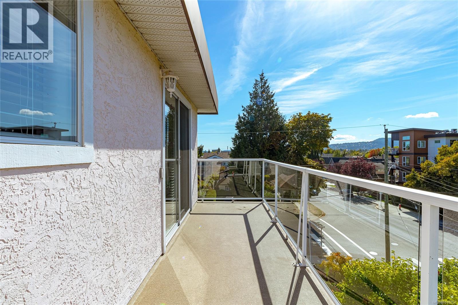 401 2354 Brethour Avenue, Sidney