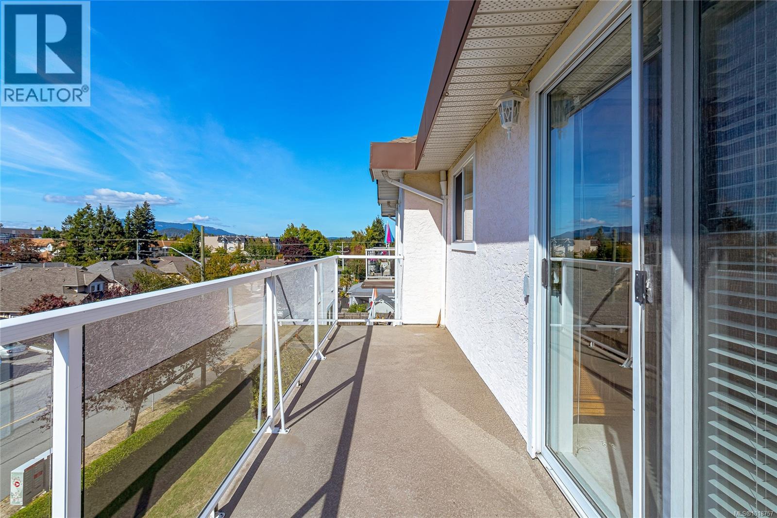 401 2354 Brethour Avenue, Sidney