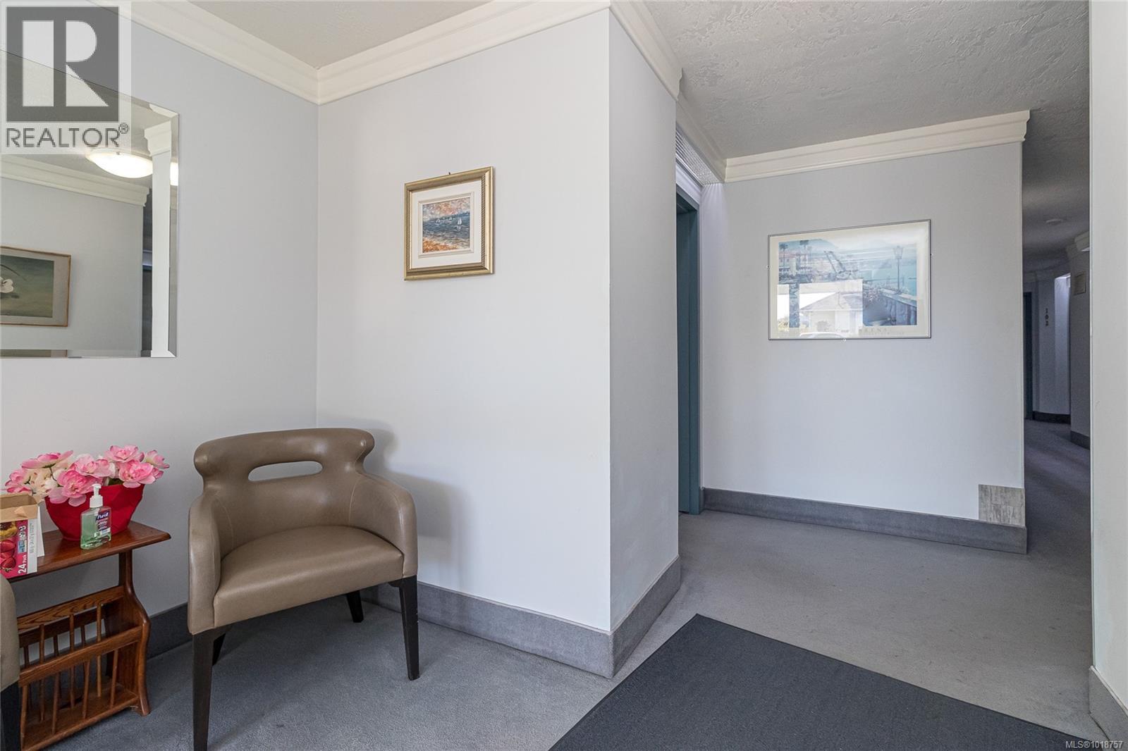 401 2354 Brethour Avenue, Sidney