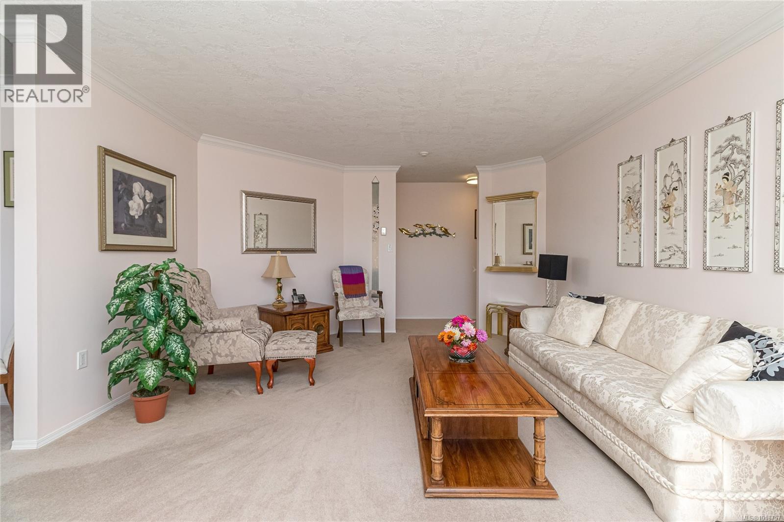 401 2354 Brethour Avenue, Sidney