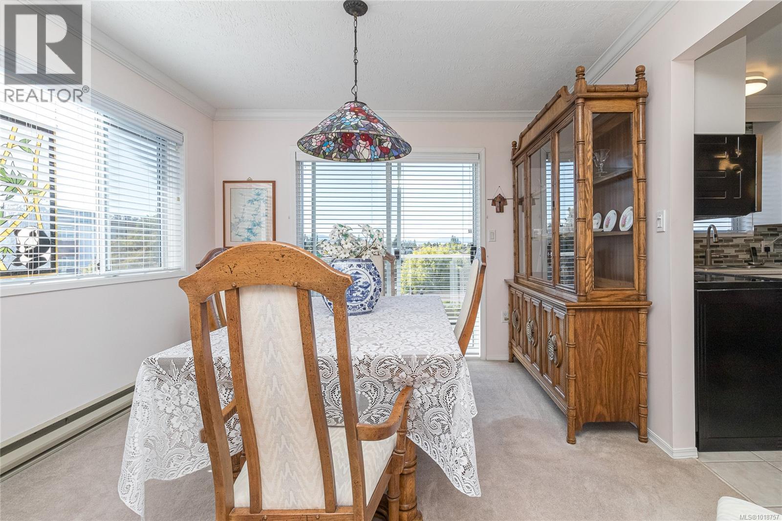 401 2354 Brethour Avenue, Sidney