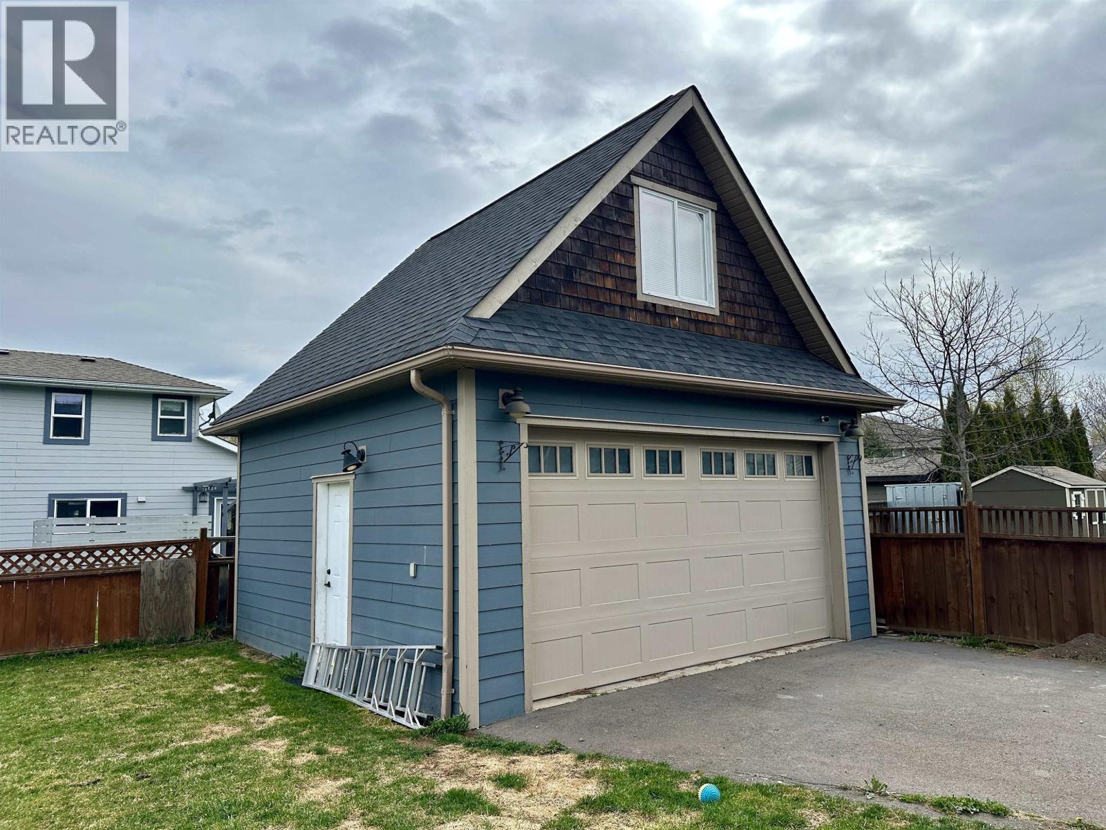 3272 TURNER Way, Smithers