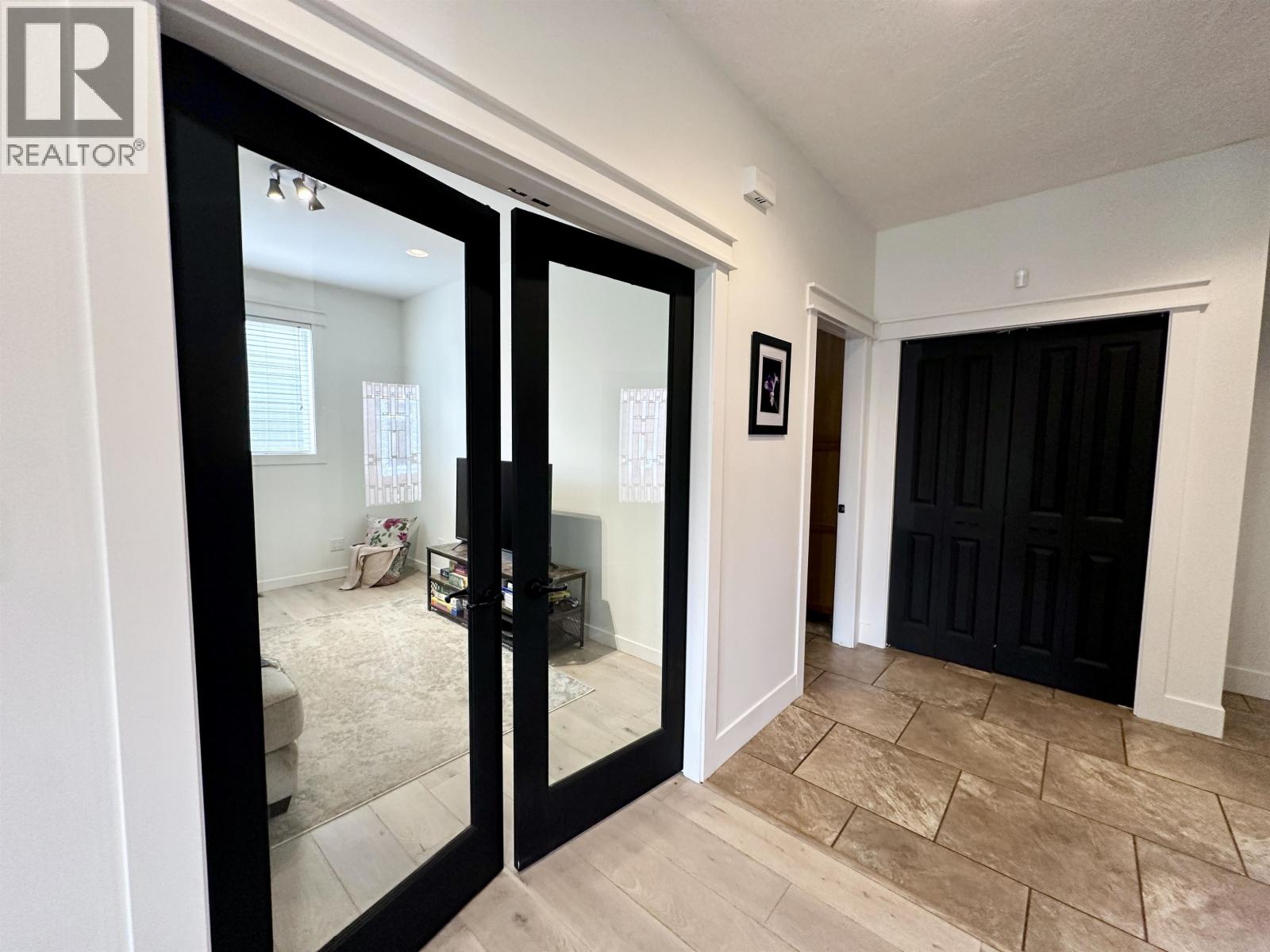 3272 TURNER Way, Smithers