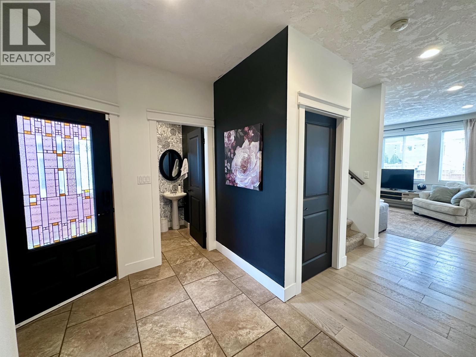 3272 TURNER Way, Smithers