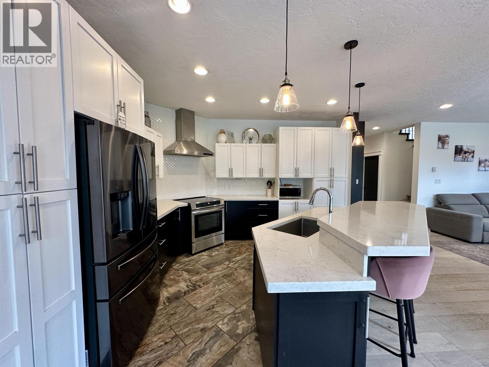 3272 TURNER Way, Smithers