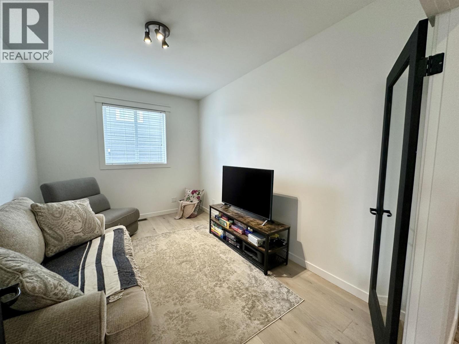 3272 TURNER Way, Smithers