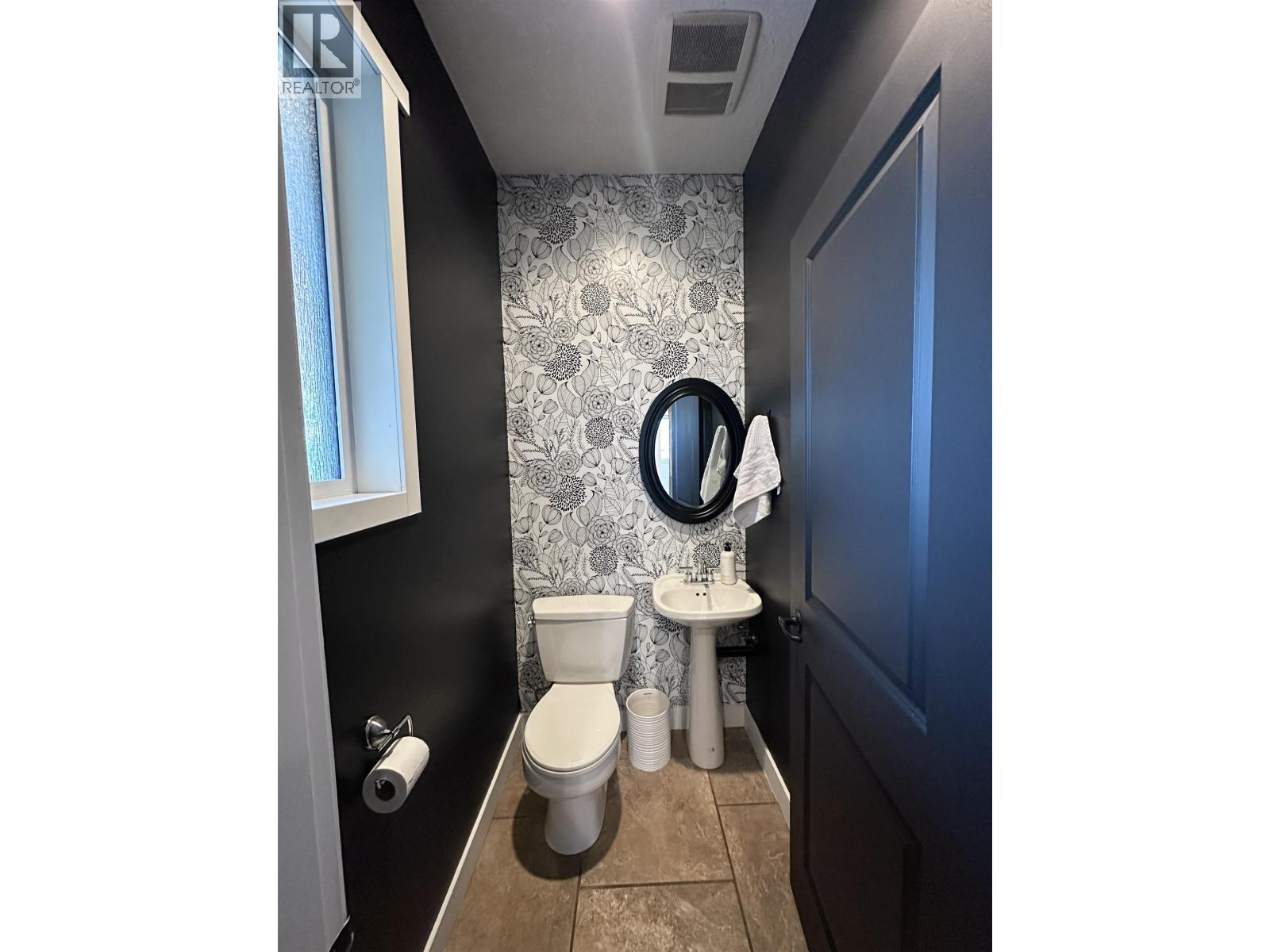 3272 TURNER Way, Smithers