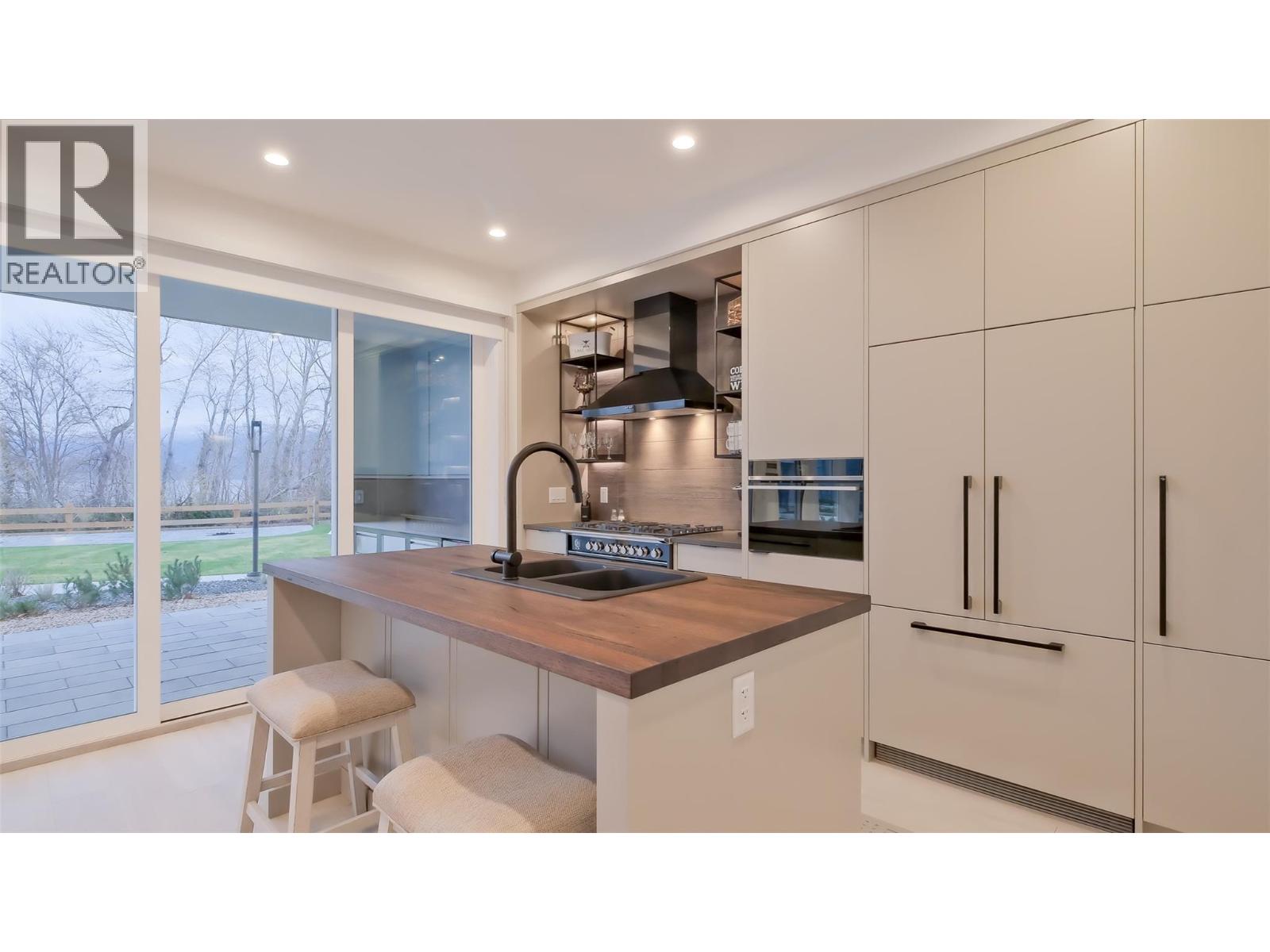  3040 Landry Crescent, Summerland