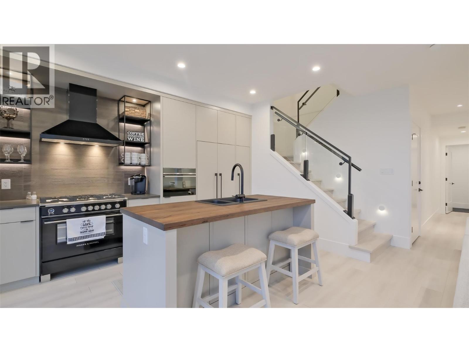  3040 Landry Crescent, Summerland