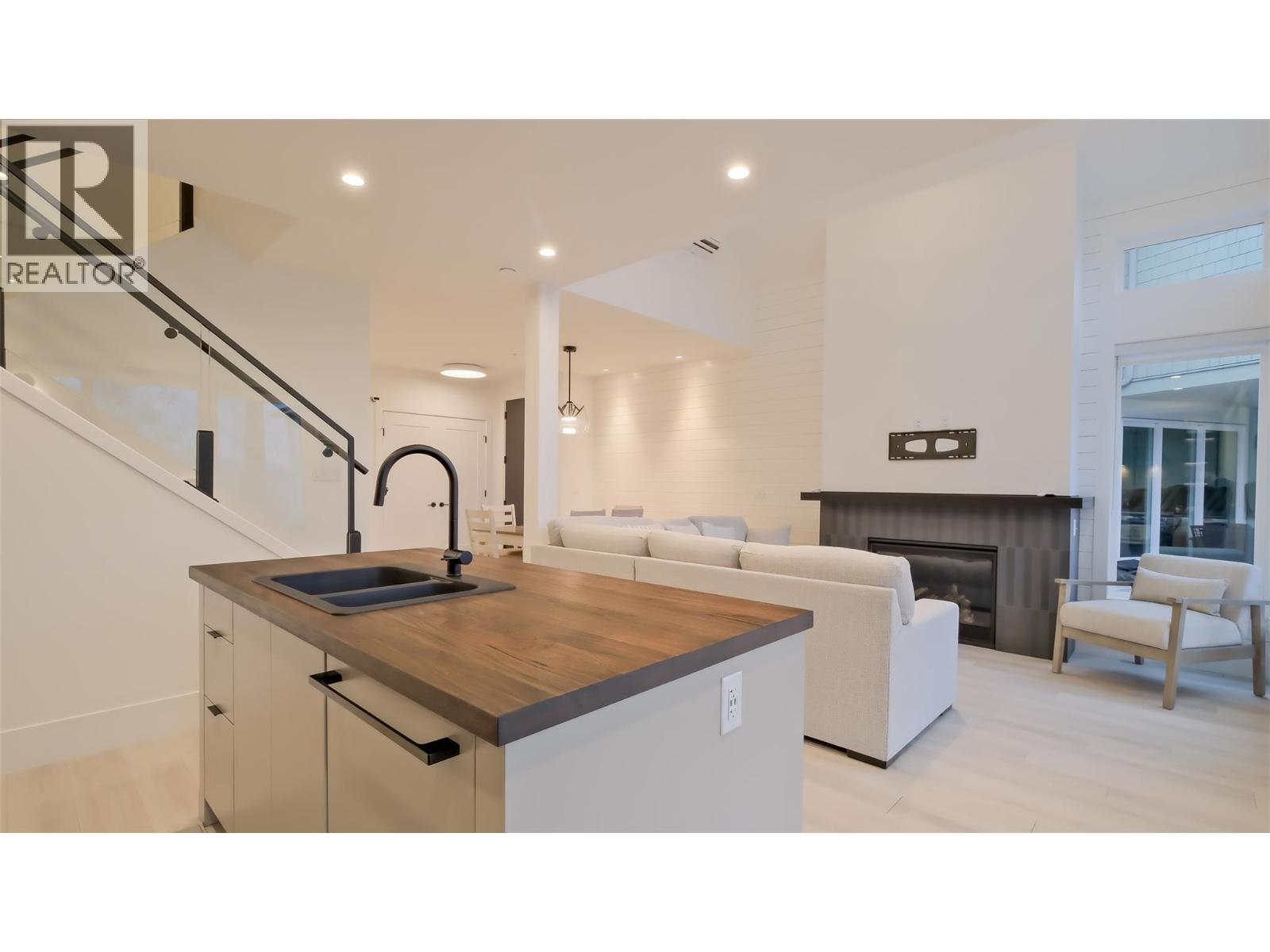  3040 Landry Crescent, Summerland