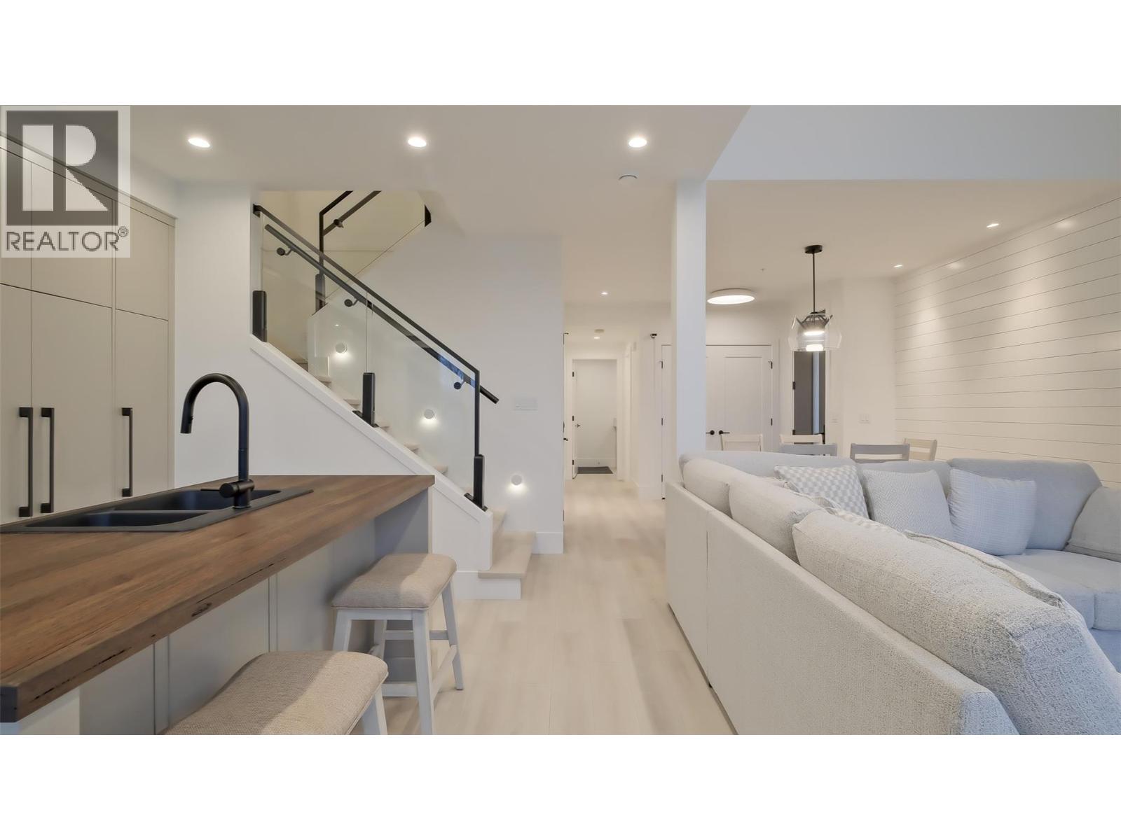  3040 Landry Crescent, Summerland