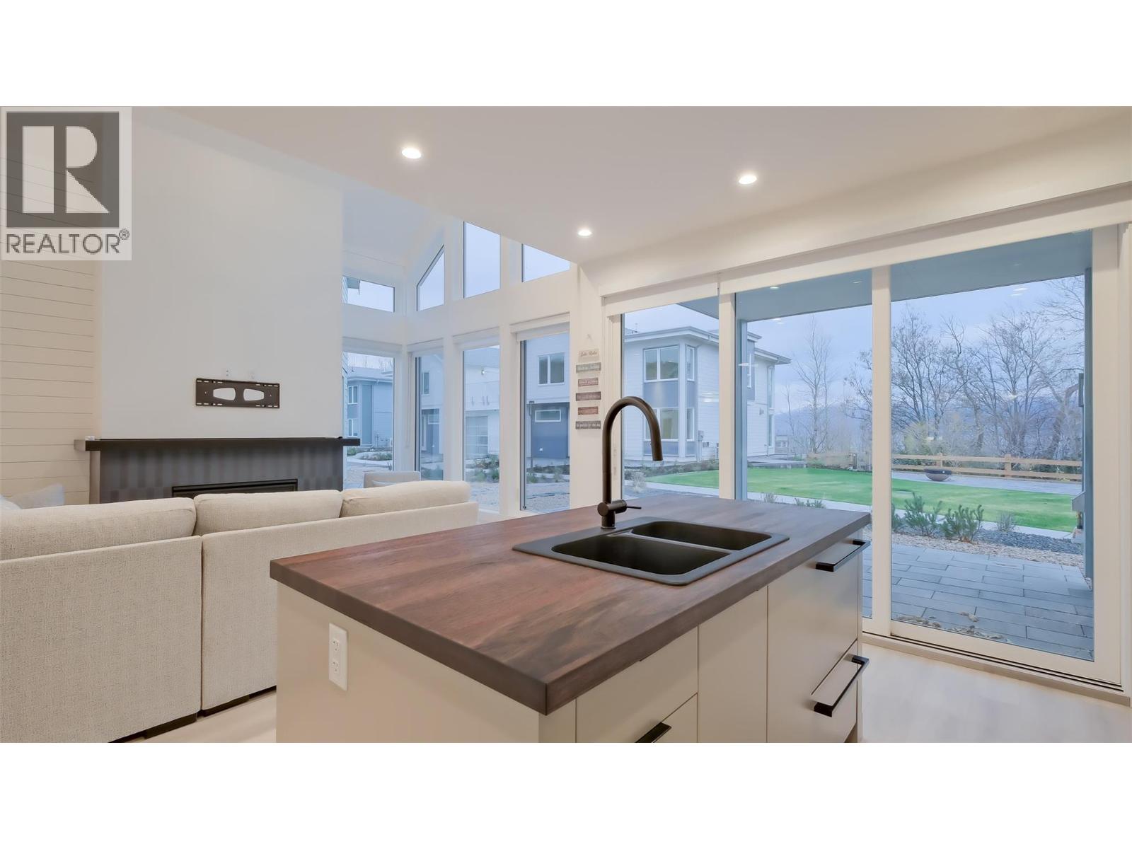  3040 Landry Crescent, Summerland
