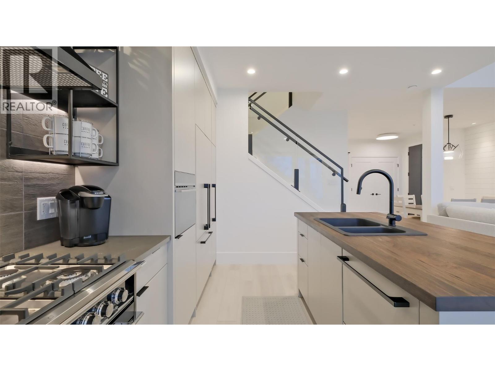  3040 Landry Crescent, Summerland