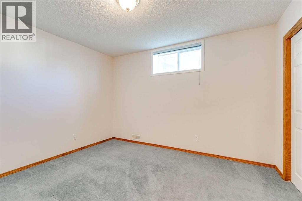 Single Family House Bungalow for Sale in  Douglasview Park SE Douglasdale/Glen Calgary 