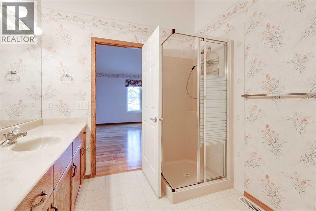 Single Family House Bungalow for Sale in  Douglasview Park SE Douglasdale/Glen Calgary 