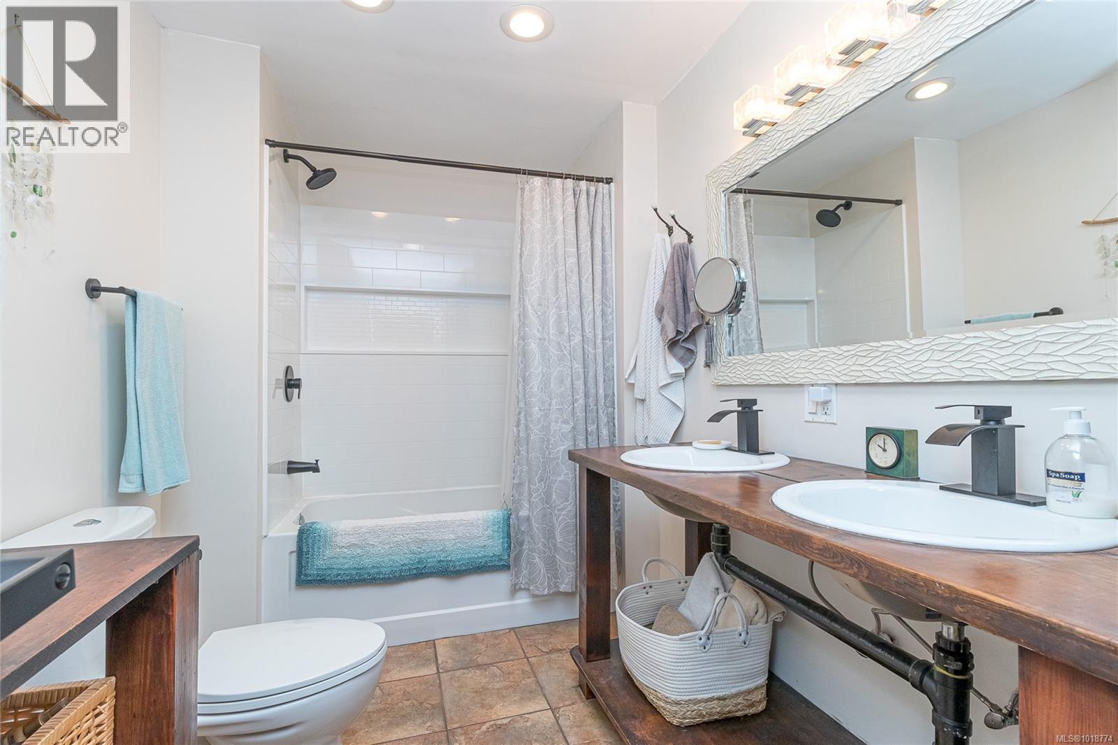 1892 Swartz Bay Rd, North Saanich