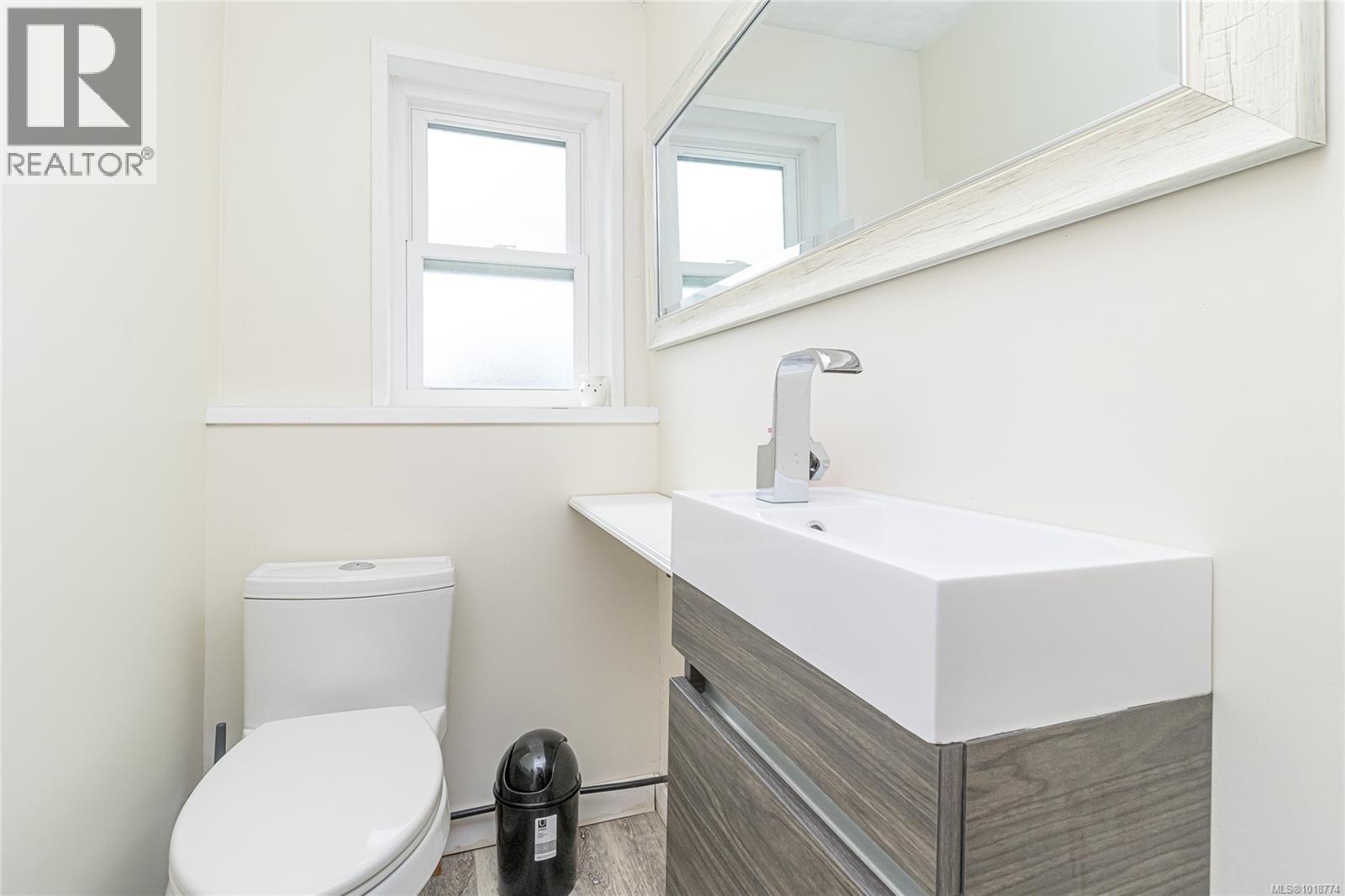 1892 Swartz Bay Rd, North Saanich