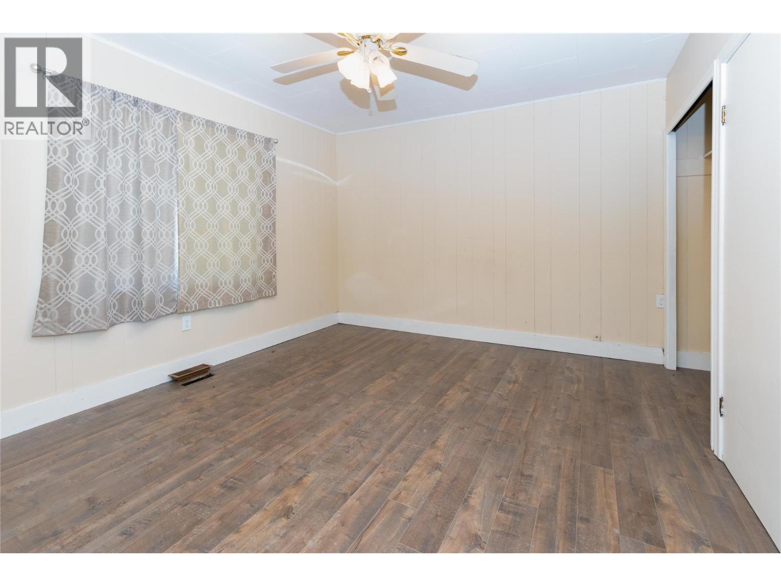  4251 Mikkelson Frontage Road, Tappen