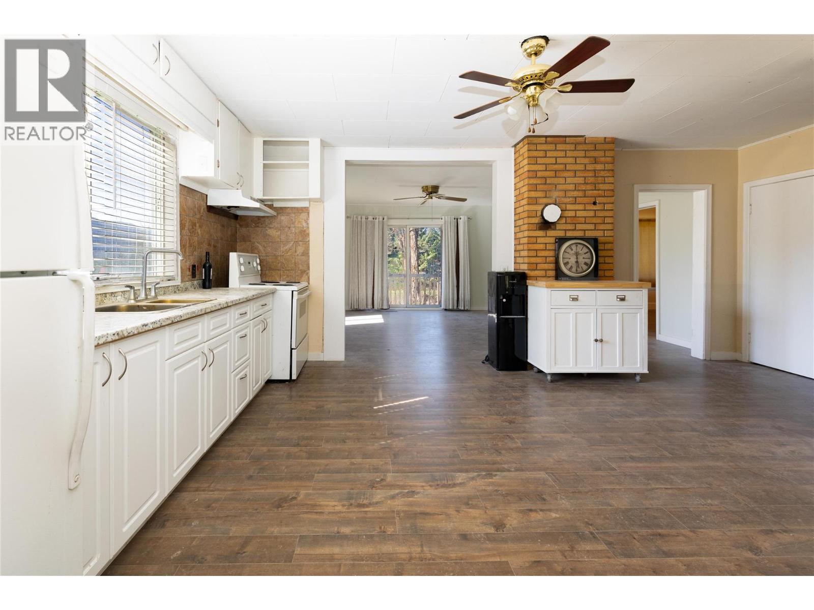  4251 Mikkelson Frontage Road, Tappen