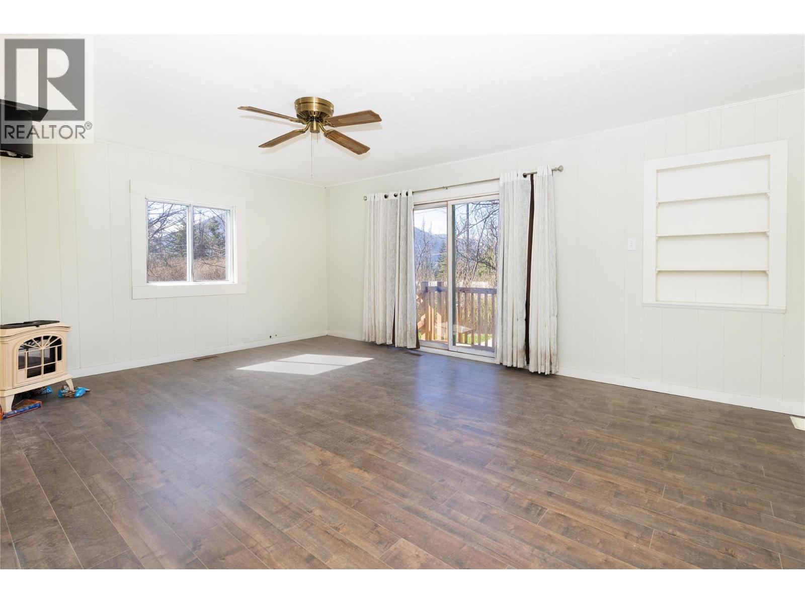  4251 Mikkelson Frontage Road, Tappen