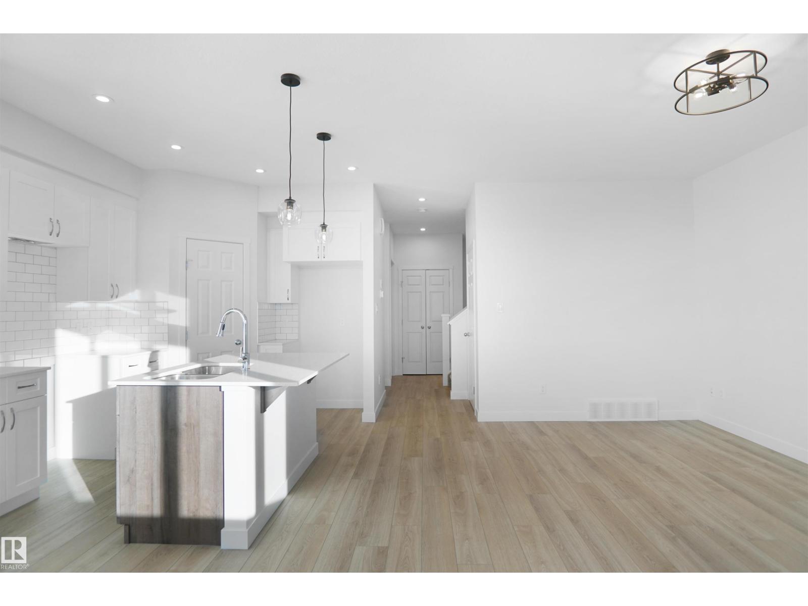 2112 210 ST NW, Edmonton