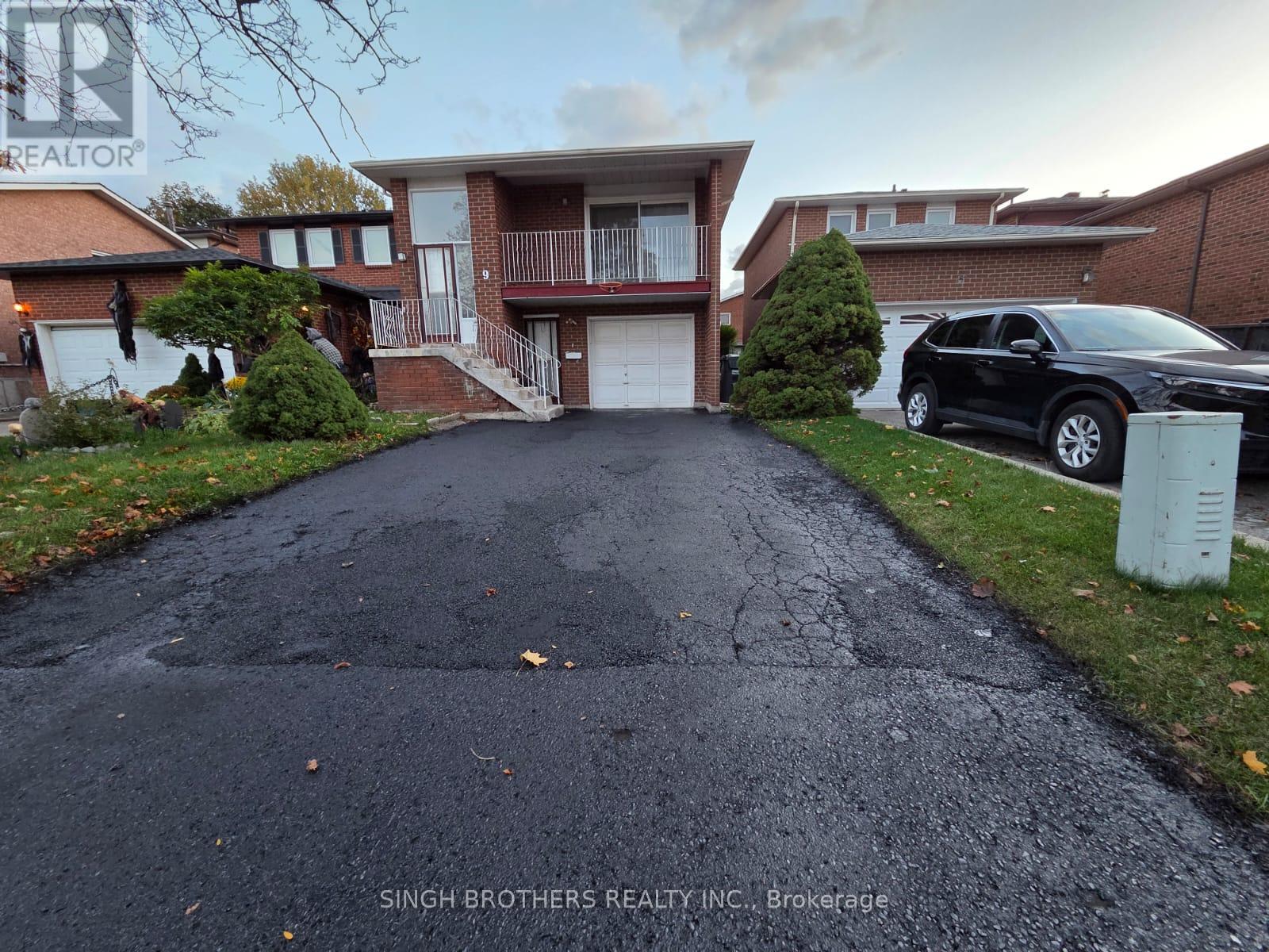 9 Deerpark Crescent, Brampton (Brampton West)