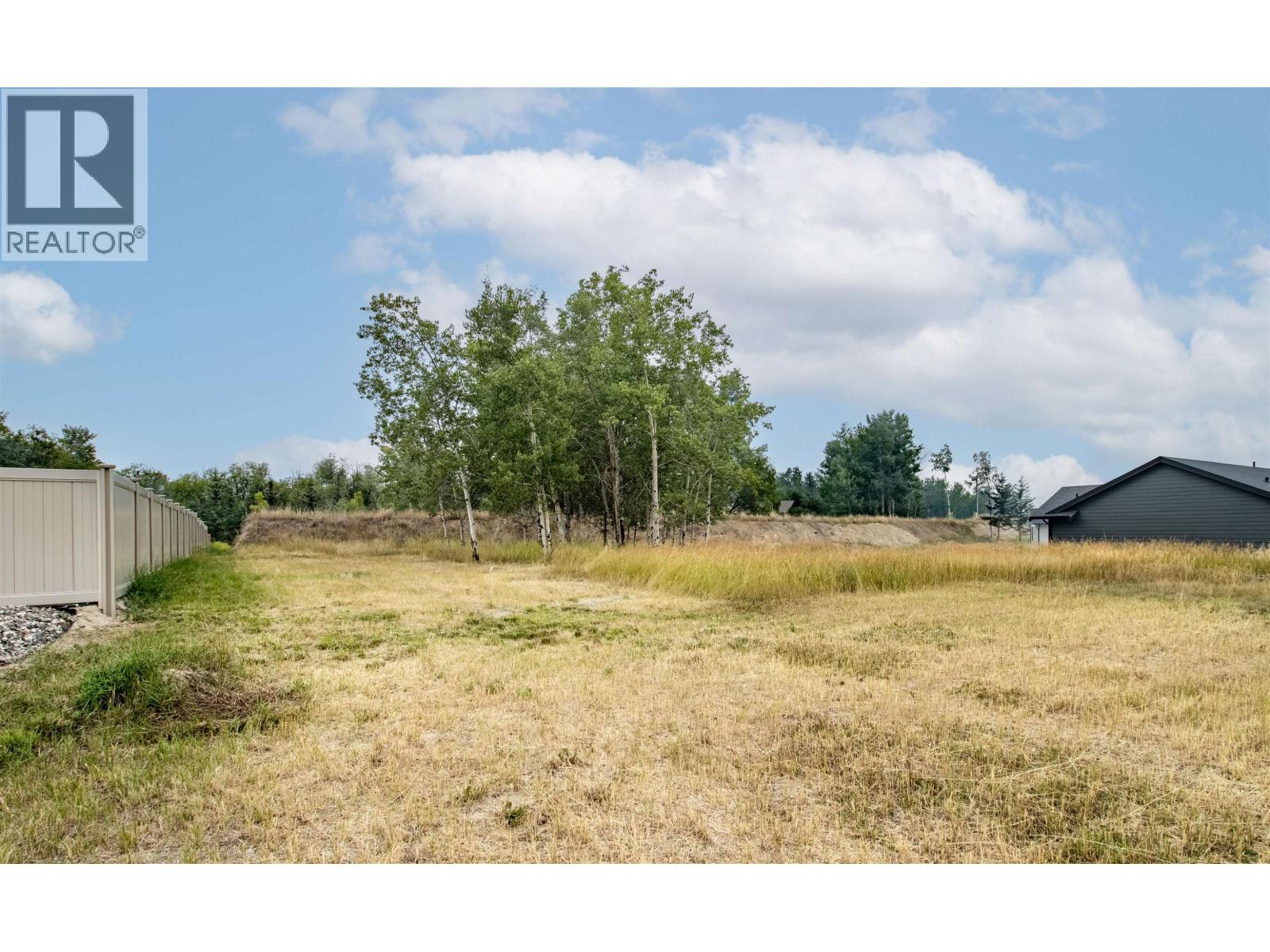 310 SANDHILL CRESCENT, 100 Mile House