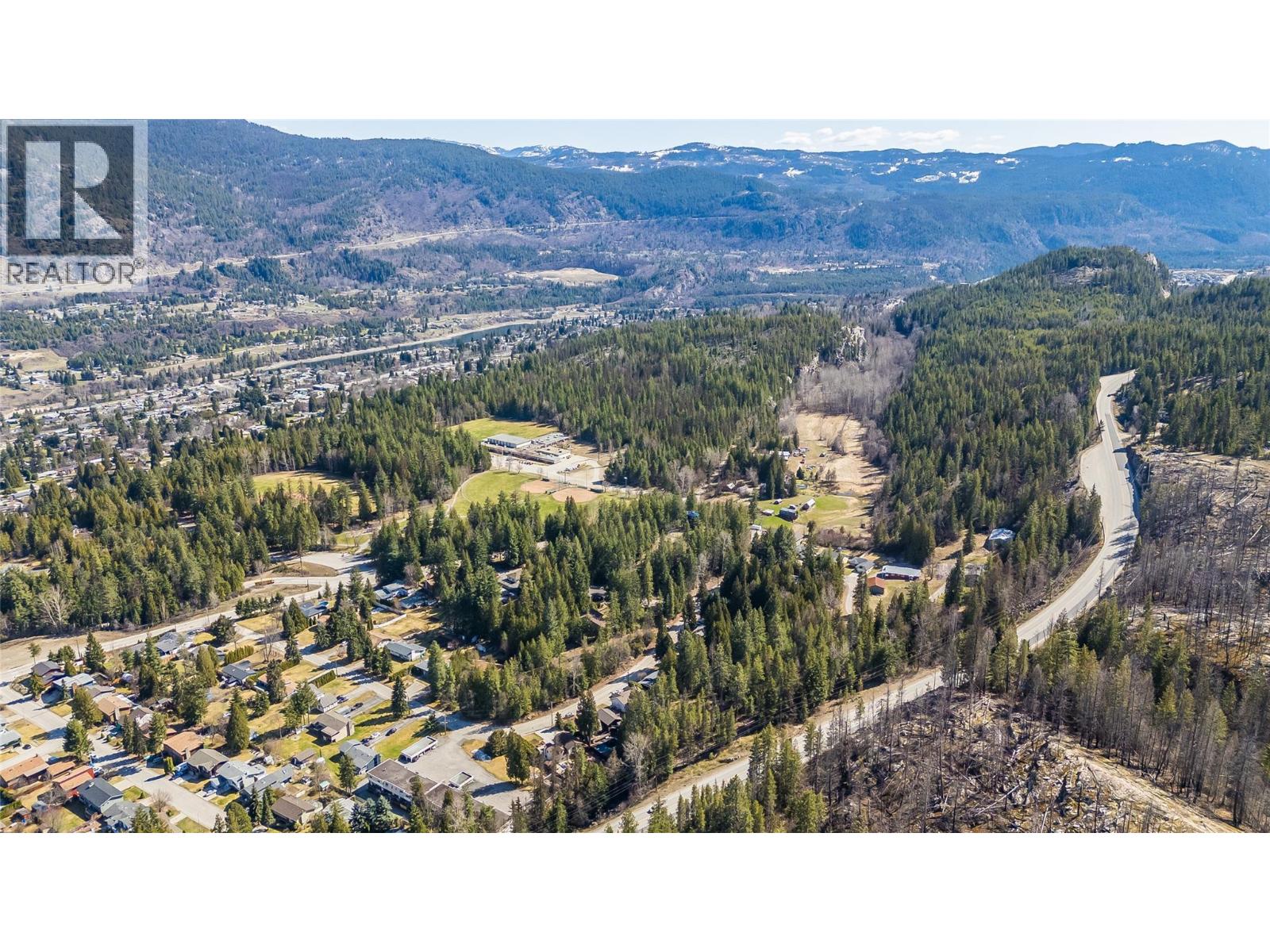 1428 Meadowbrook Drive, Castlegar
